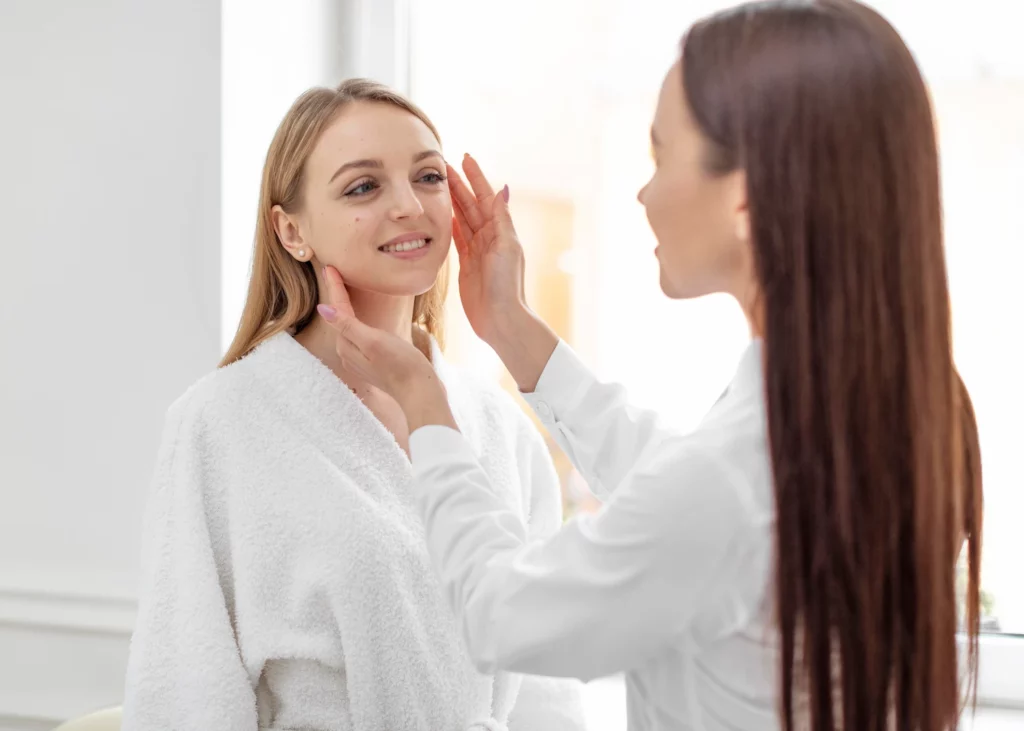 beautician woman clinic consults client Stella Estética Avanzada Centro de Estética